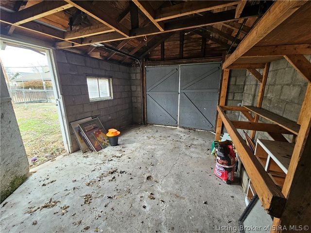 716 E 7th Street, Jeffersonville, IN 47130