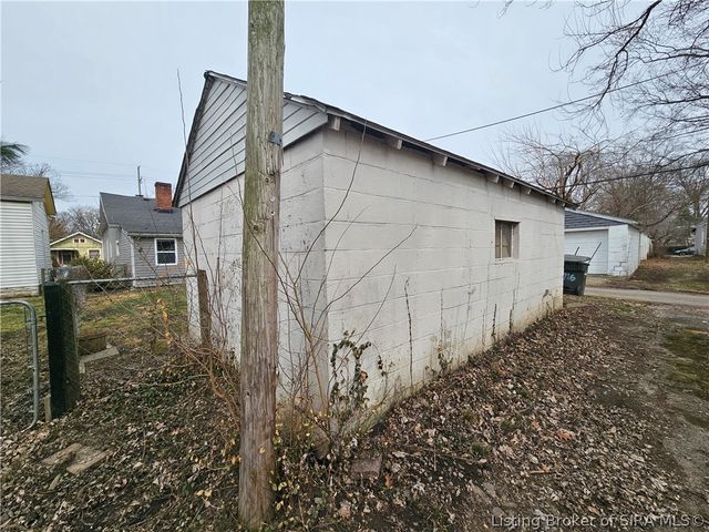 716 E 7th Street, Jeffersonville, IN 47130