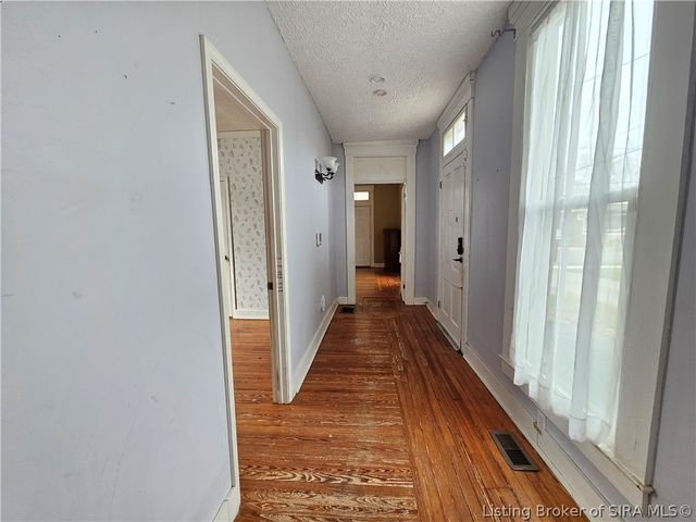 716 E 7th Street, Jeffersonville, IN 47130