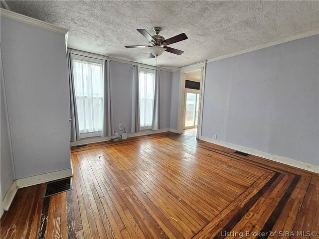 716 E 7th Street, Jeffersonville, IN 47130