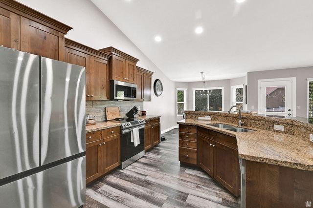 1809 E KAY LN, South Weber, UT 84405