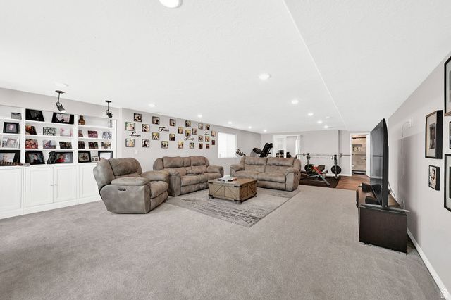 1809 E KAY LN, South Weber, UT 84405