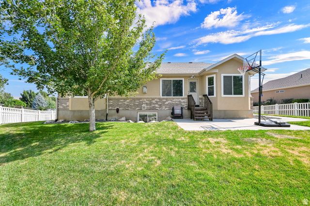 1809 E KAY LN, South Weber, UT 84405