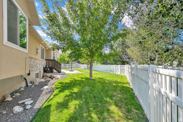 1809 E KAY LN, South Weber, UT 84405