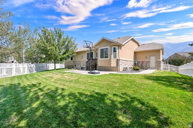 1809 E KAY LN, South Weber, UT 84405