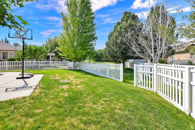 1809 E KAY LN, South Weber, UT 84405