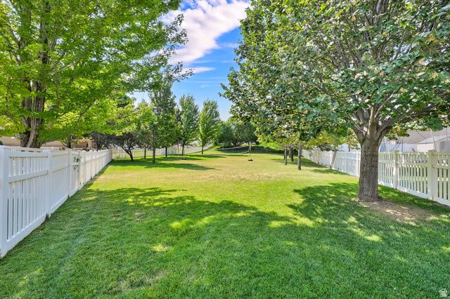 1809 E KAY LN, South Weber, UT 84405