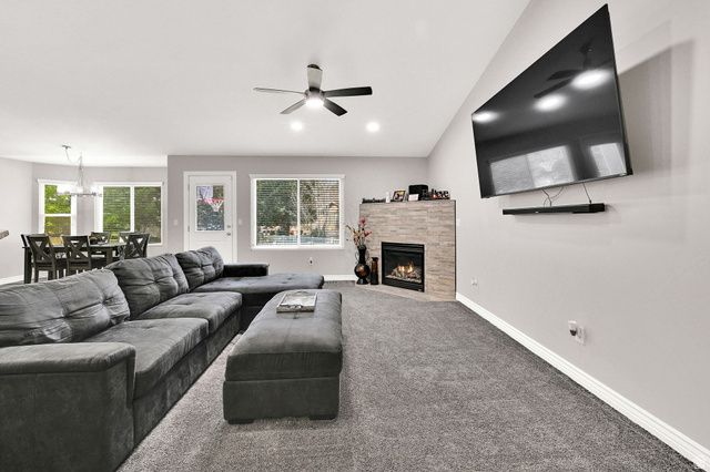 1809 E KAY LN, South Weber, UT 84405