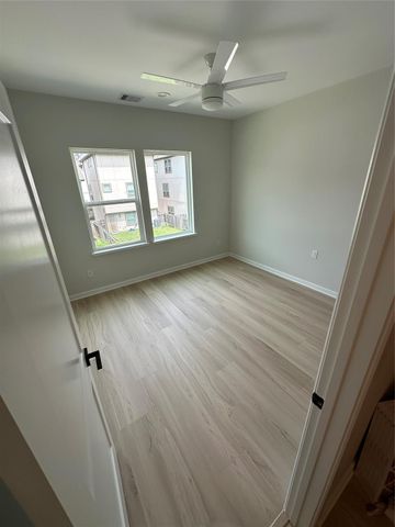 2032 W Tidwell Road, Houston, TX 77091