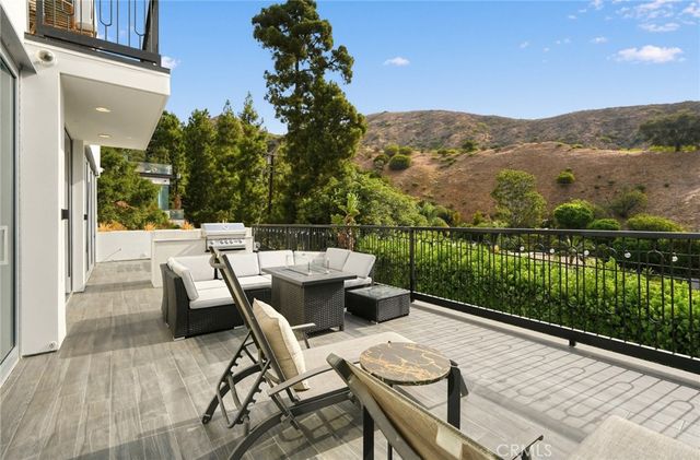 1941 Curson, Los Angeles, CA 90046
