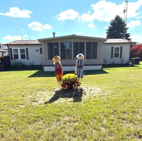 2711 E Carleton Road, Adrian, MI 49221