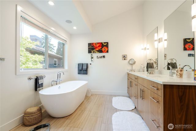 8775 Club House Point Drive, Blaine, WA 98230