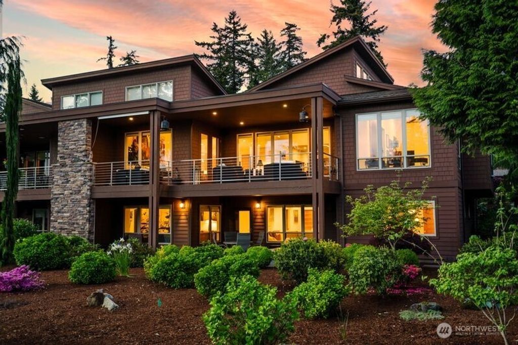 8775 Club House Point Drive, Blaine, WA 98230