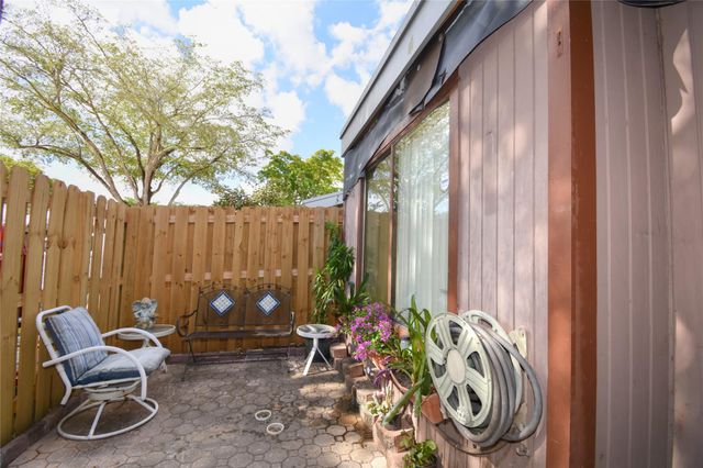 1748 NW 74th Ave 19, Plantation, FL 33313