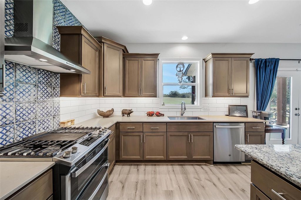 Image 16 of property listing at 12136 Amber Jack, Montgomery, TX 77356