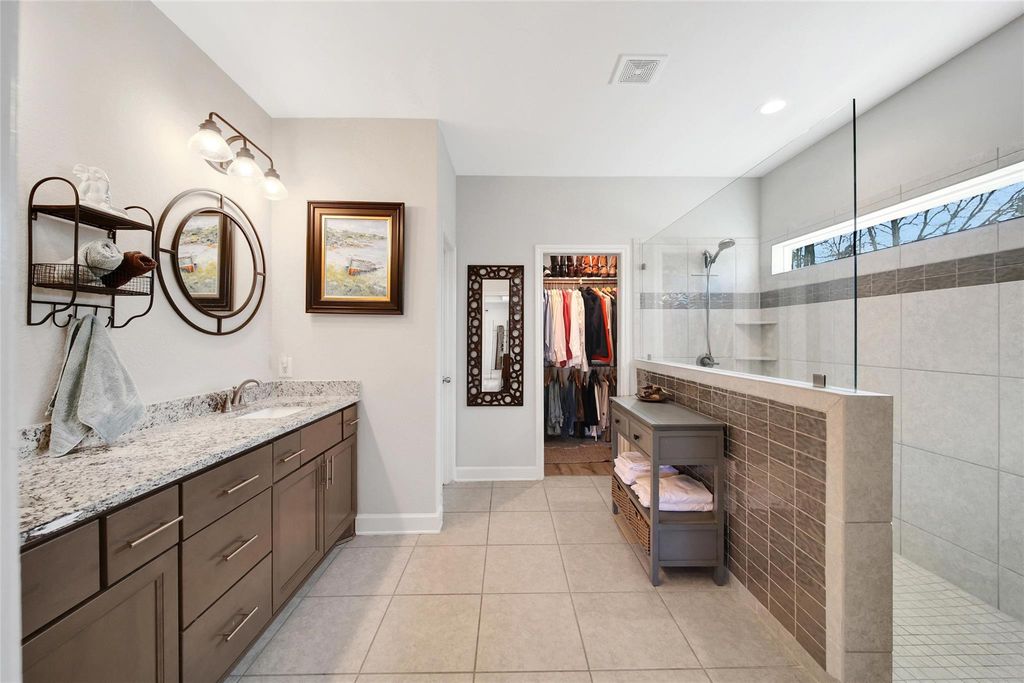 Image 23 of property listing at 12136 Amber Jack, Montgomery, TX 77356