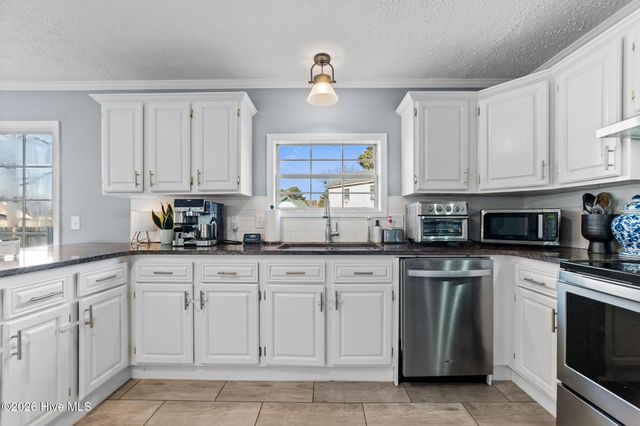 905 Autumn Drive, Greenville, NC 27834