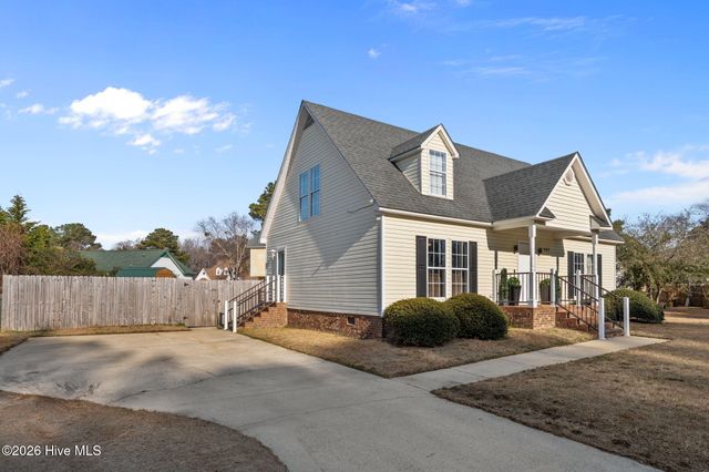 905 Autumn Drive, Greenville, NC 27834