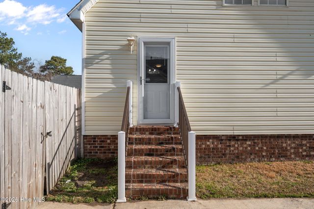 905 Autumn Drive, Greenville, NC 27834