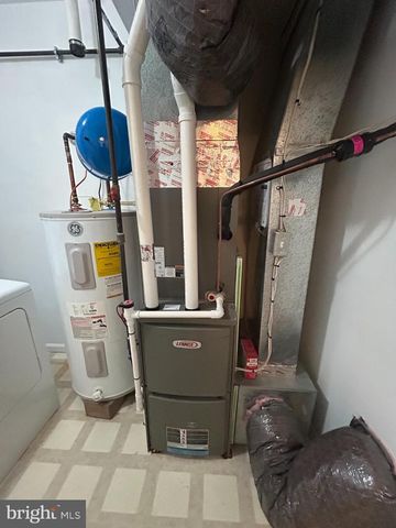 3056 SOLAR DR, Dover, PA 17315