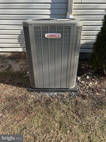 3056 SOLAR DR, Dover, PA 17315