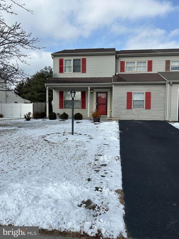 3056 SOLAR DR, Dover, PA 17315