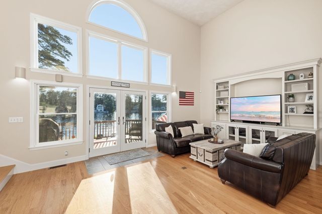45 Ball Avenue, Salem, NH 03079