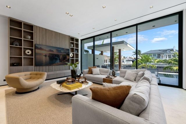 1721 SE 11th Street, Fort Lauderdale, FL 33316