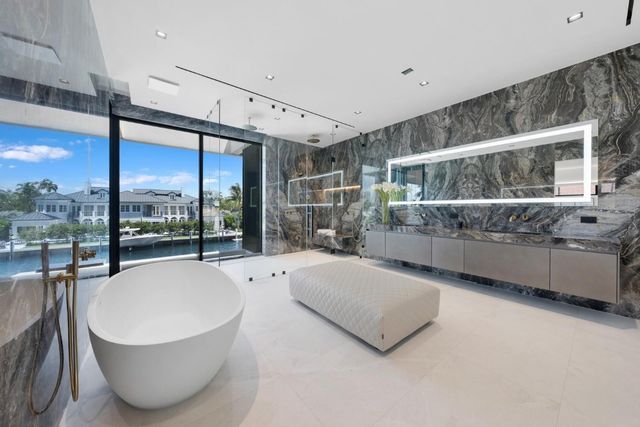 1721 SE 11th Street, Fort Lauderdale, FL 33316