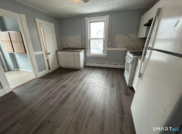 17 Congress Avenue 2, Waterbury, CT 06708