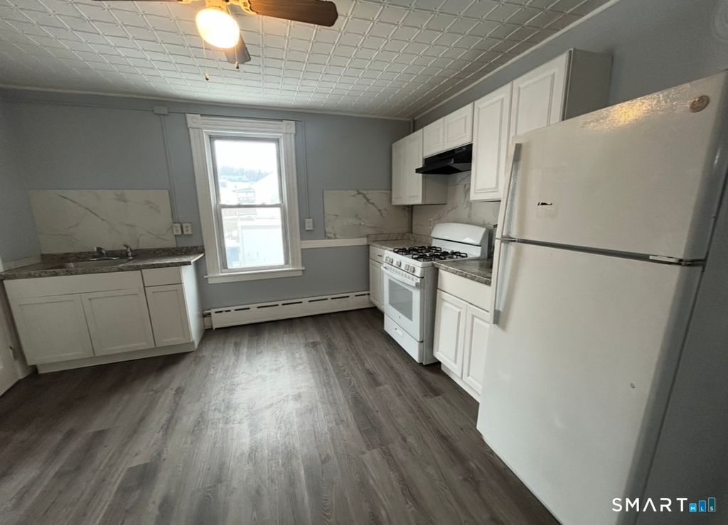 17 Congress Avenue 2, Waterbury, CT 06708