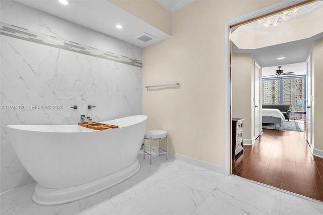 333 Las Olas Way 1705, Fort Lauderdale, FL 33301