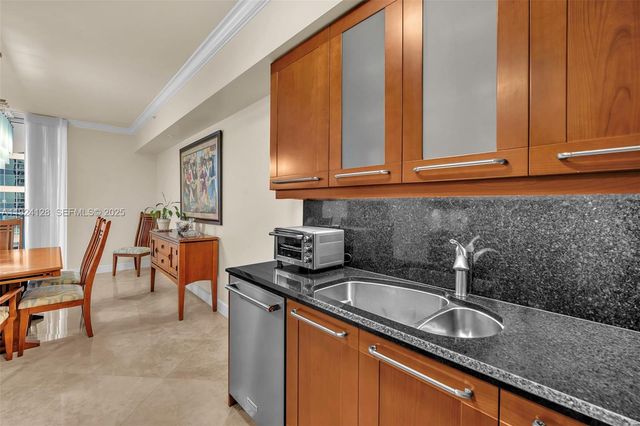 333 Las Olas Way 1705, Fort Lauderdale, FL 33301