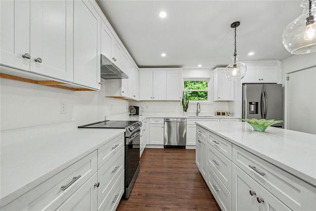 401 Cottonwood Drive, Woodstock, GA 30189