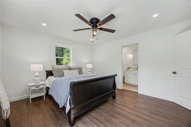 401 Cottonwood Drive, Woodstock, GA 30189
