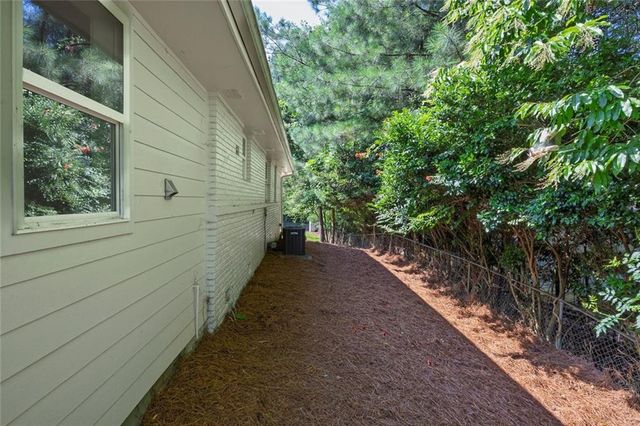 401 Cottonwood Drive, Woodstock, GA 30189