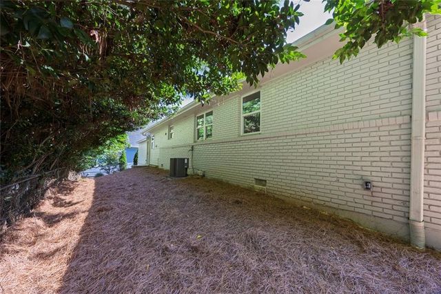 401 Cottonwood Drive, Woodstock, GA 30189