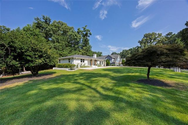 401 Cottonwood Drive, Woodstock, GA 30189