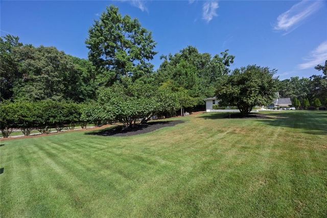 401 Cottonwood Drive, Woodstock, GA 30189