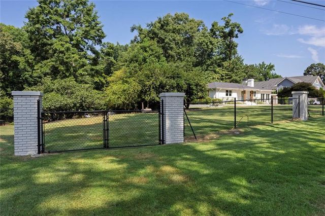 401 Cottonwood Drive, Woodstock, GA 30189