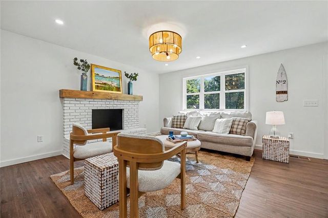 401 Cottonwood Drive, Woodstock, GA 30189
