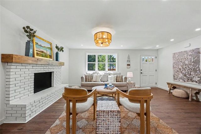 401 Cottonwood Drive, Woodstock, GA 30189