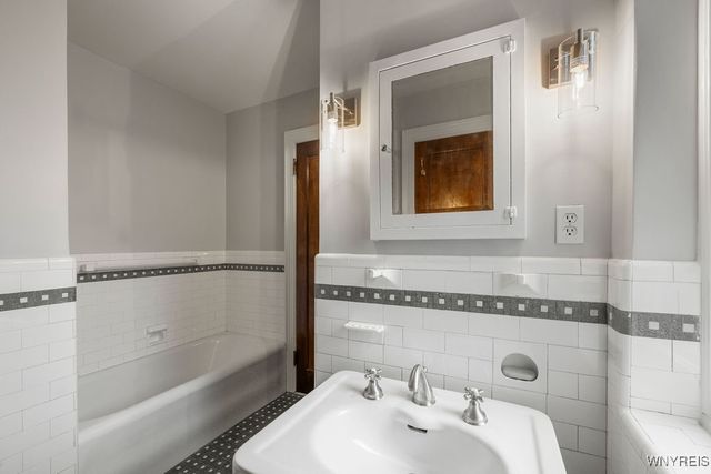 4090 Lower River Road, Lewiston, NY 14174