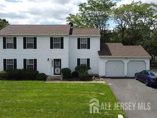 22 Karnell Drive, Piscataway, NJ 08854