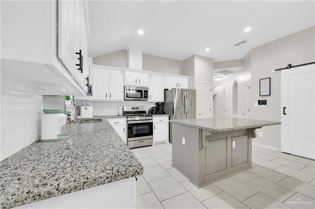 401 Templo Dorado Street, Mission, TX 78572