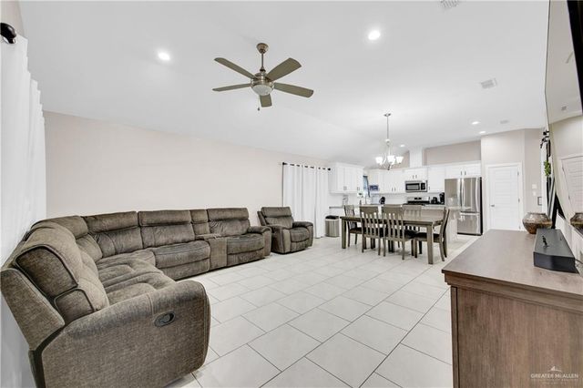 401 Templo Dorado Street, Mission, TX 78572