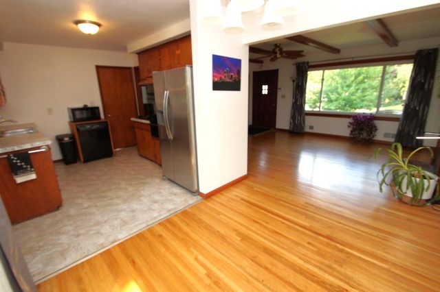 3701 Flag Avenue N, New Hope, MN 55427