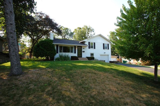 3701 Flag Avenue N, New Hope, MN 55427
