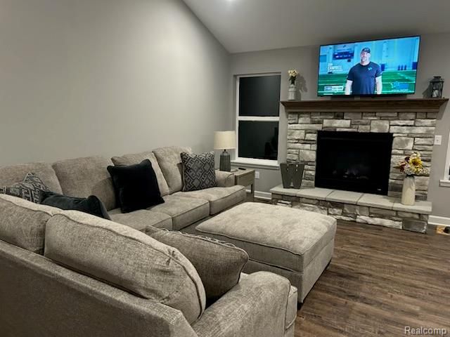 2909 Hideaway Beach Drive, Brighton Township, MI 48114