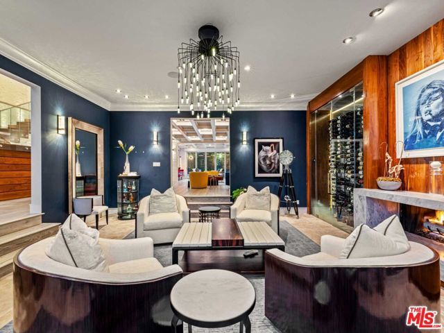 4555 Densmore Avenue, Encino (los Angeles), CA 91436